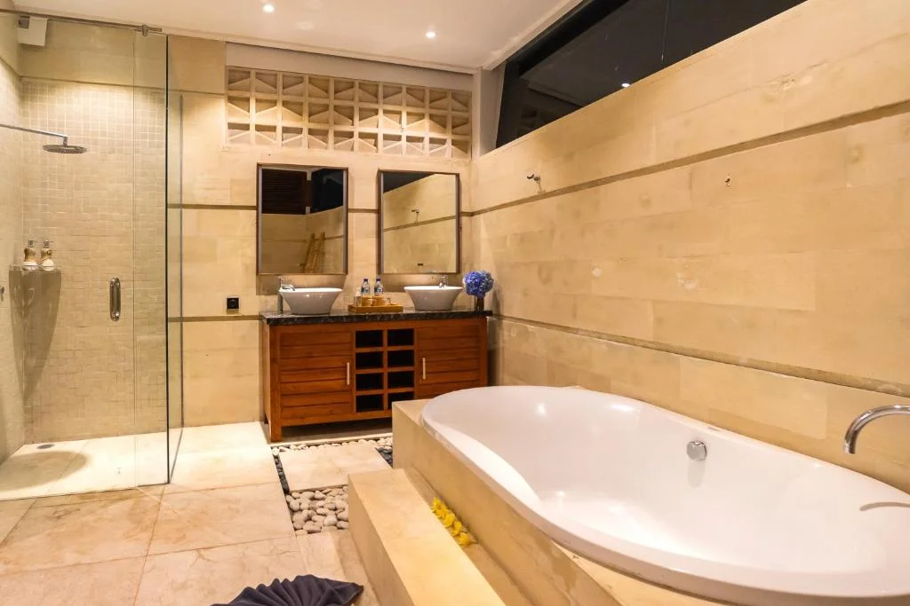 Luxury 8-Bedroom Ocean-View Villa in Pererenan – Event-Ready Paradise Near the Beach — image 9