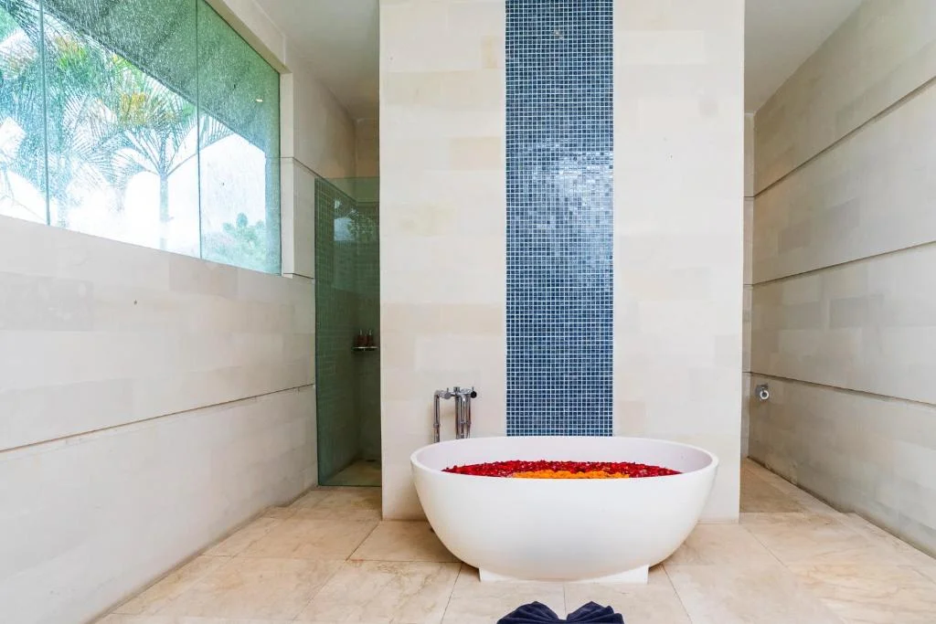 Luxury 8-Bedroom Ocean-View Villa in Pererenan – Event-Ready Paradise Near the Beach — image 16