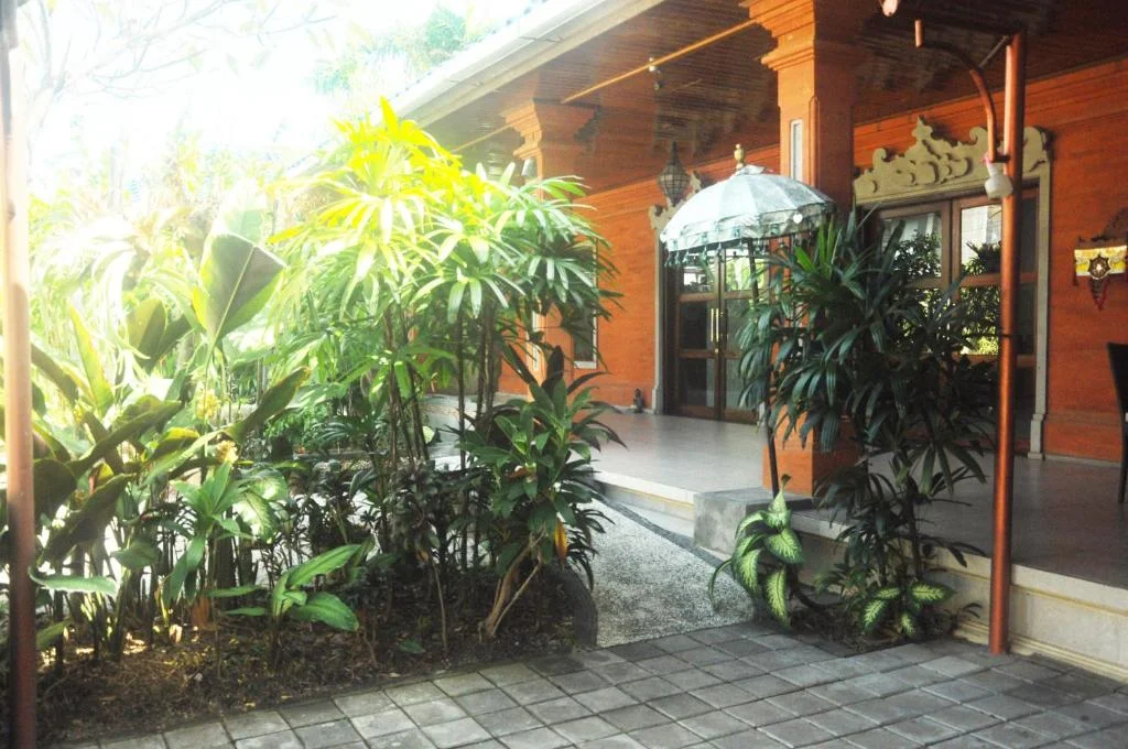 Charming 2-Bedroom Balinese-Style Villa in Central Sanur — image 5