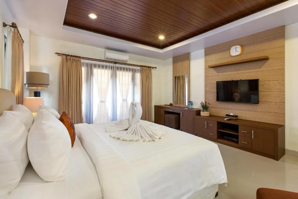 Elegant 6-Bedroom Villa with Huge Sofa Lounge & Open-Air Living in Nusa Dua — image 19