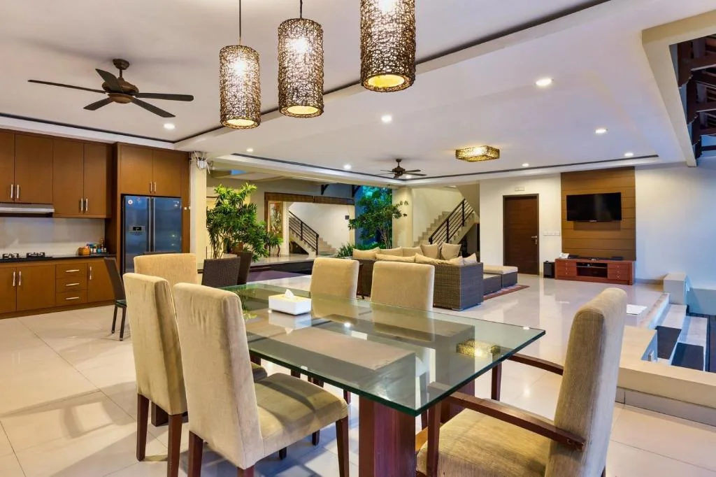 Elegant 6-Bedroom Villa with Huge Sofa Lounge & Open-Air Living in Nusa Dua — image 8