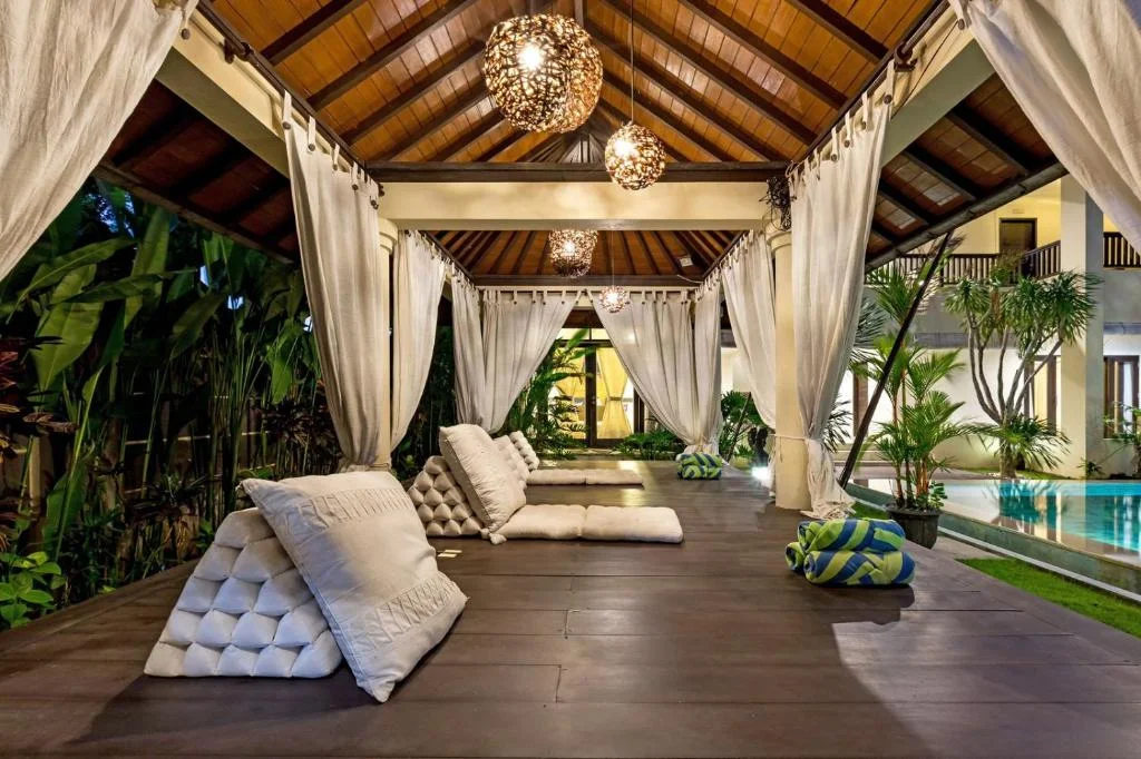 Elegant 6-Bedroom Villa with Huge Sofa Lounge & Open-Air Living in Nusa Dua — image 7