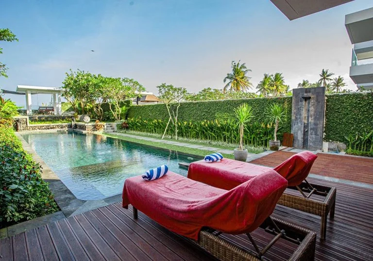 Your Dream Bali Escape: Elegant 3-Bedroom Beachfront Villa with Infinity Pools — image 3