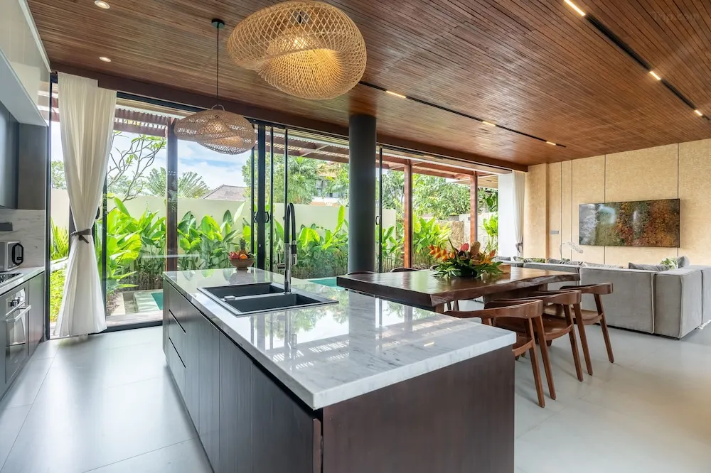 Stylish 4BR Luxury Villa in Central Canggu – Walk to Cafes & Beach — image 15