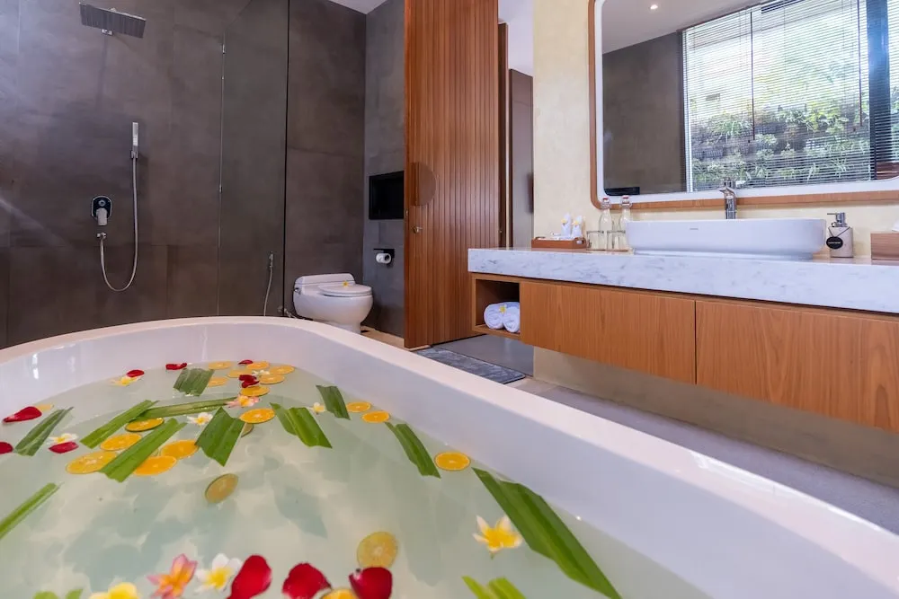 Stylish 4BR Luxury Villa in Central Canggu – Walk to Cafes & Beach — image 5