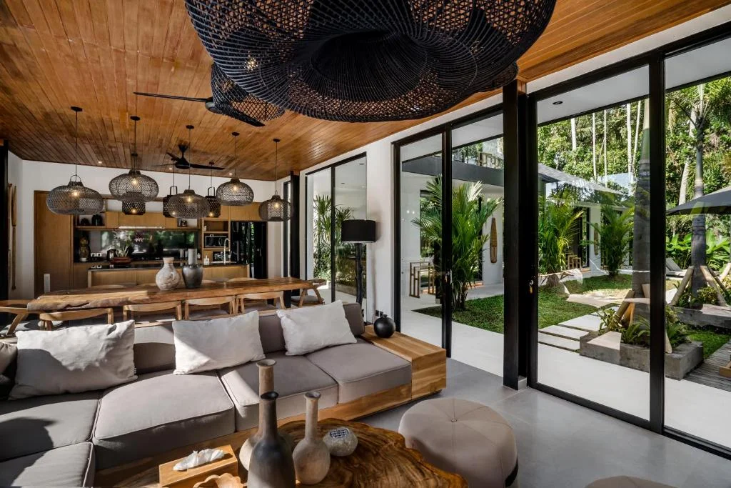 Elegant 4-Bedroom Jungle Villa Near Ubud Center with Infinity Pool — image 9