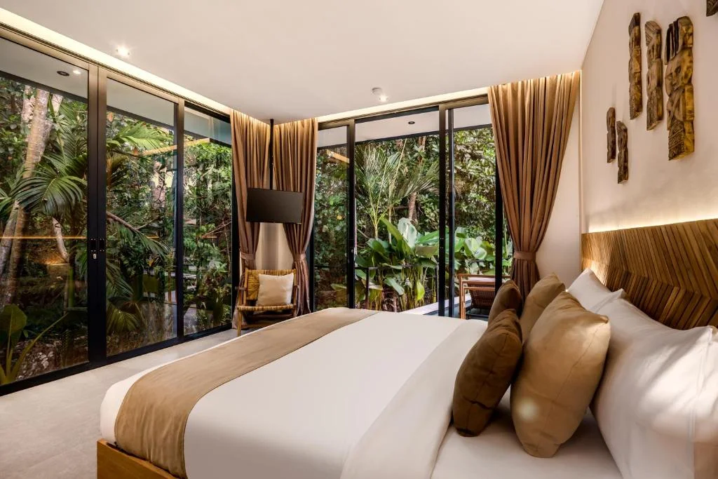 Elegant 4-Bedroom Jungle Villa Near Ubud Center with Infinity Pool — image 5