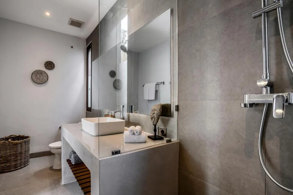 Luxurious 5-Bedroom Villa Surrounded by Ubud’s Stunning Rice Fields — image 11