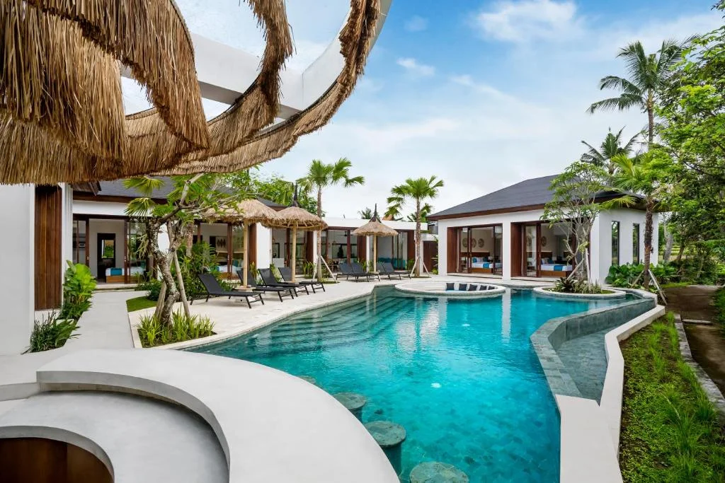 Luxurious 5-Bedroom Villa Surrounded by Ubud’s Stunning Rice Fields — image 17