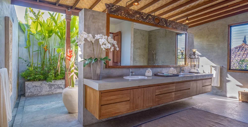 Oceanfront 4-Bedroom Sanctuary in Tanah Lot, Bali — image 8