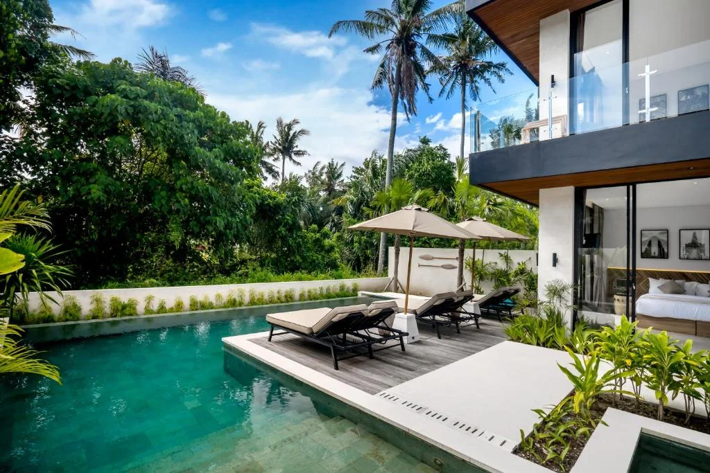 VBR Designer Luxury Villa Pool, Garden & Sunset Views | Ubud — image 9