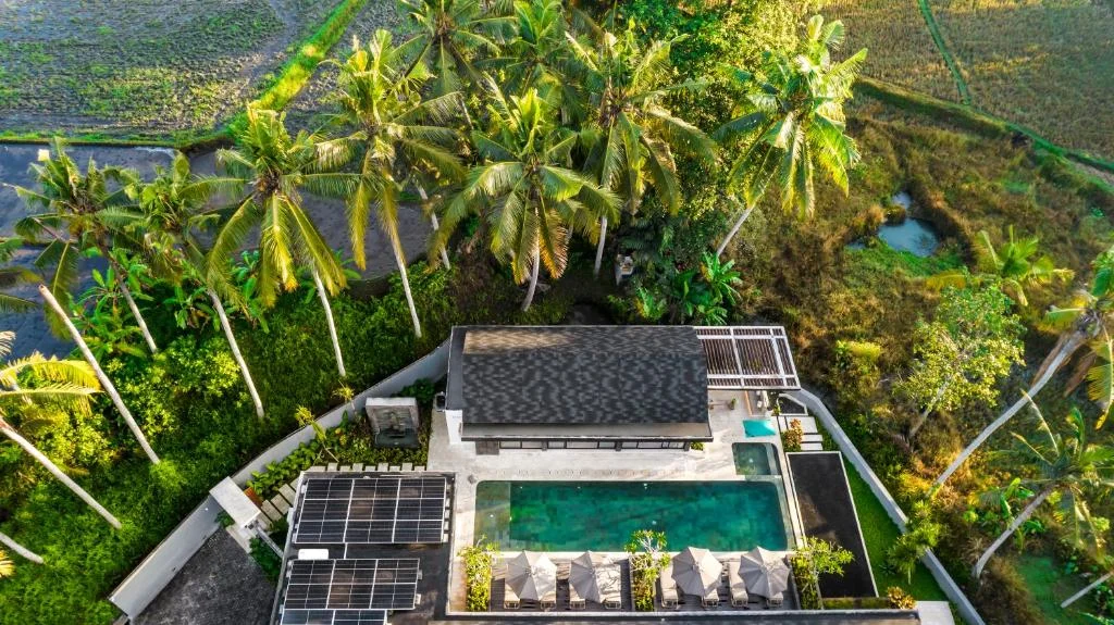 5BR Ubud Family Villa w/ Pool, Coconut Grove Views & Kid’s Room | Peliatan — image 8