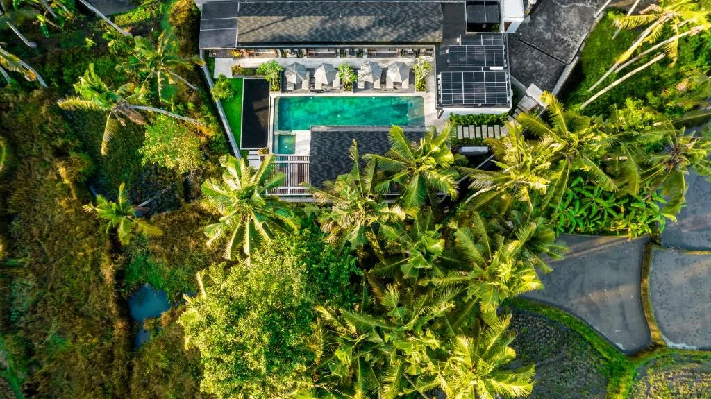5BR Ubud Family Villa w/ Pool, Coconut Grove Views & Kid’s Room | Peliatan — image 5