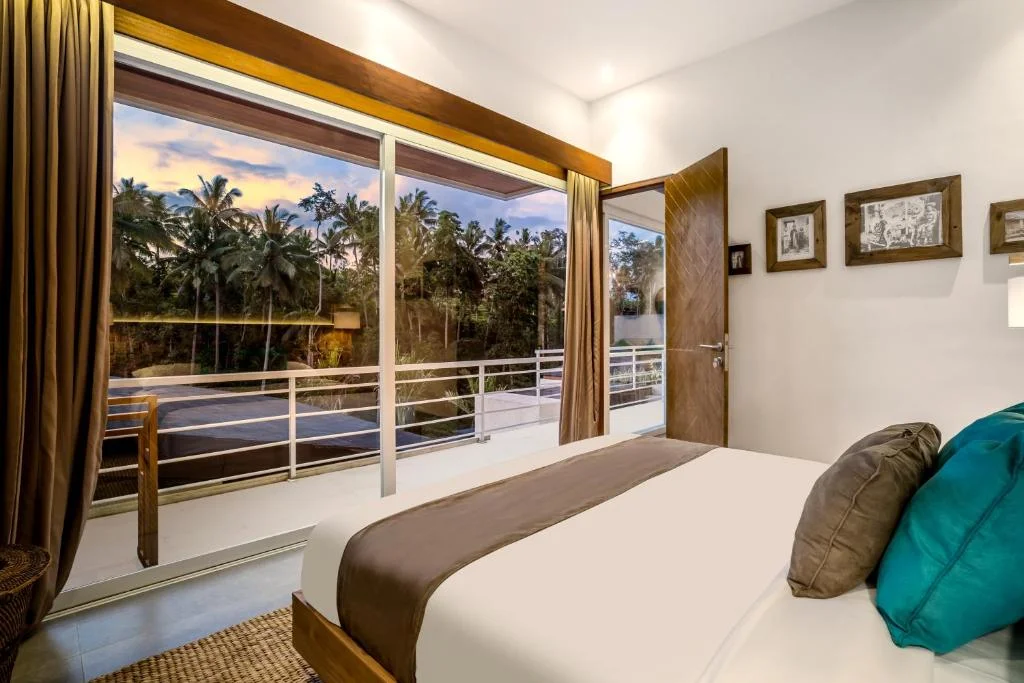 Luxurious 5BR Villa Infinity Pool, Jungle Views Ubud, Pejen — image 14