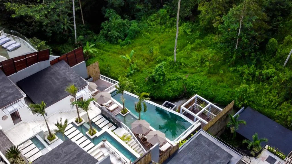 Luxurious 5BR Villa Infinity Pool, Jungle Views Ubud, Pejen – BVI50565