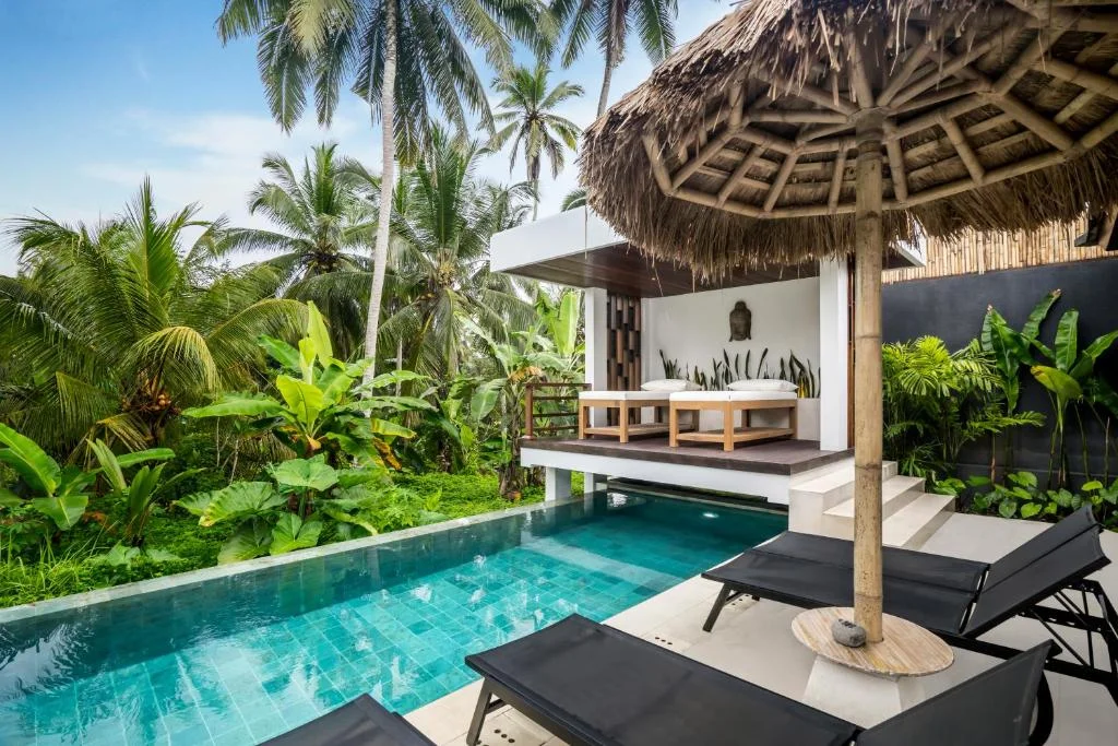 5BR Ubud Jungle Villa Infinity Pool, Rice Field Views & Massage Deck — image 3