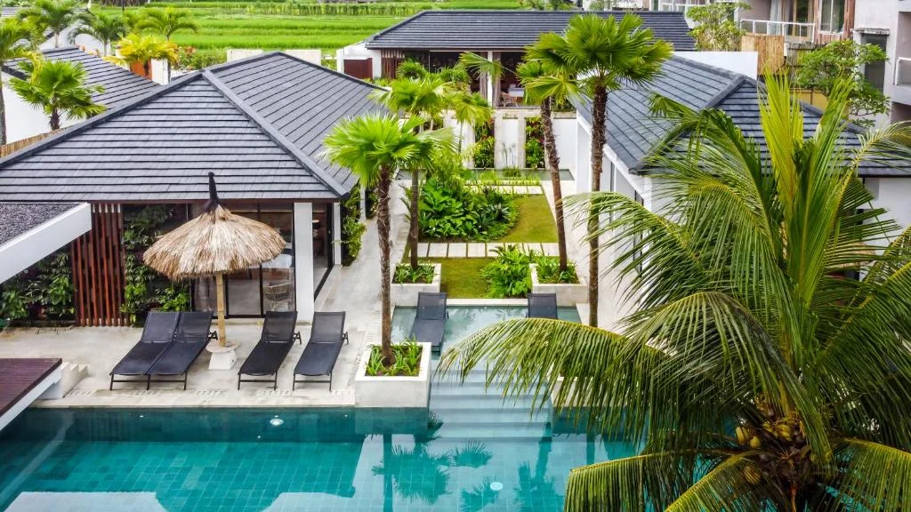 5BR Ubud Jungle Villa Infinity Pool, Rice Field Views & Massage Deck — image 12