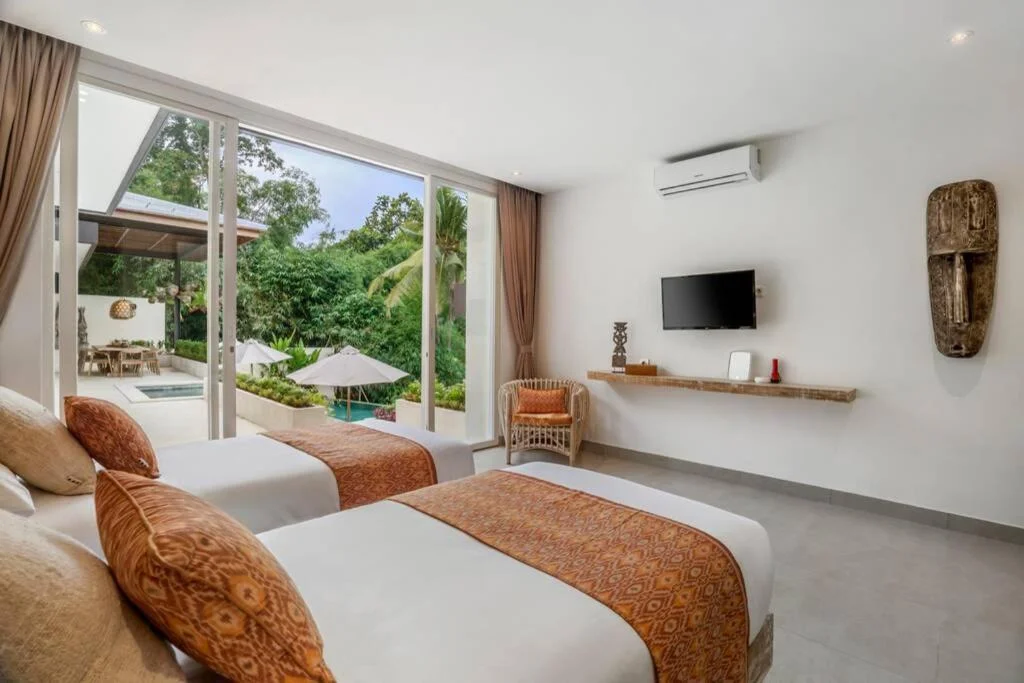 5BR Modern Ubud Villa Infinity Pool & Jungle Views — image 11