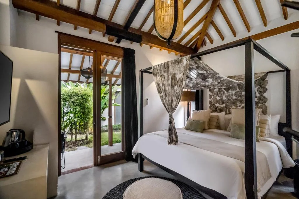 Authentic 8BR Resort Villa in Central Canggu w/ Pool, Yoga Shala & Eco Touch — image 11