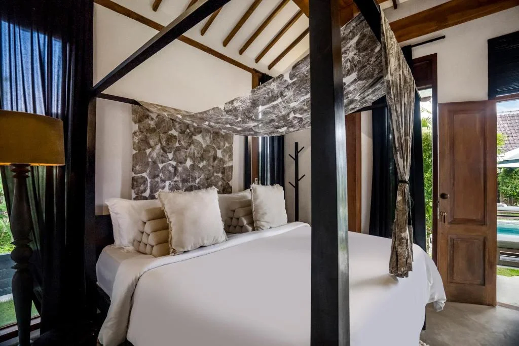 Authentic 8BR Resort Villa in Central Canggu w/ Pool, Yoga Shala & Eco Touch — image 10