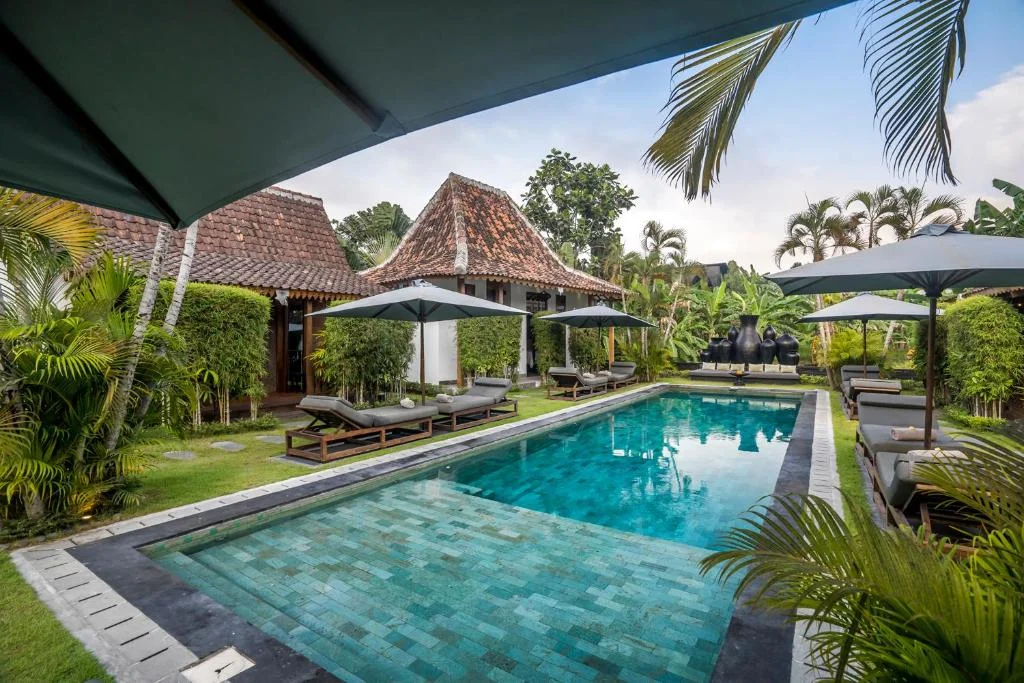 Authentic 8BR Resort Villa in Central Canggu w/ Pool, Yoga Shala & Eco Touch — image 6
