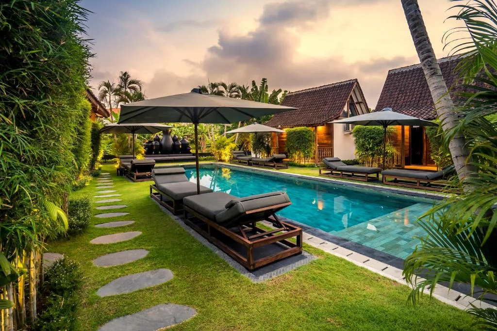 Authentic 8BR Resort Villa in Central Canggu w/ Pool, Yoga Shala & Eco Touch — image 4