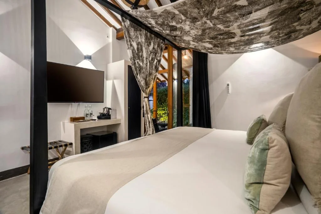 Authentic 8BR Resort Villa in Central Canggu w/ Pool, Yoga Shala & Eco Touch — image 17