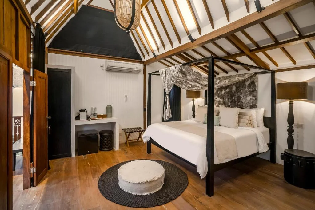 Authentic 8BR Resort Villa in Central Canggu w/ Pool, Yoga Shala & Eco Touch — image 15