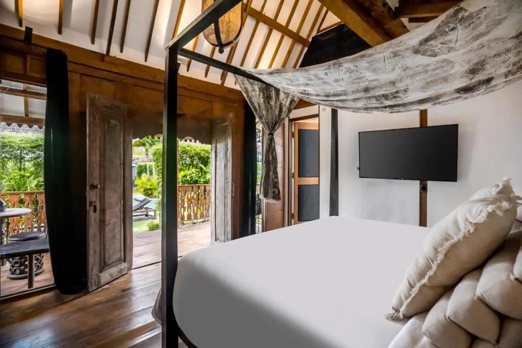 Authentic 8BR Resort Villa in Central Canggu w/ Pool, Yoga Shala & Eco Touch — image 14