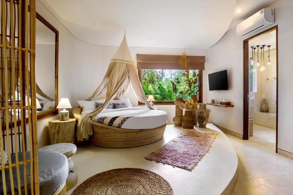 Mediterranean-Inspired 6BR Villa in Ubud with Infinity Pool & Tropical Charm — image 10