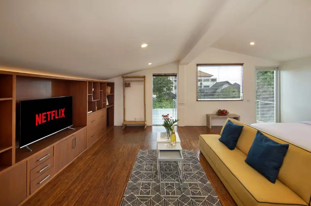 Canggu Villa with 6–7 Bedrooms Near Batu Bolong Beach — image 19