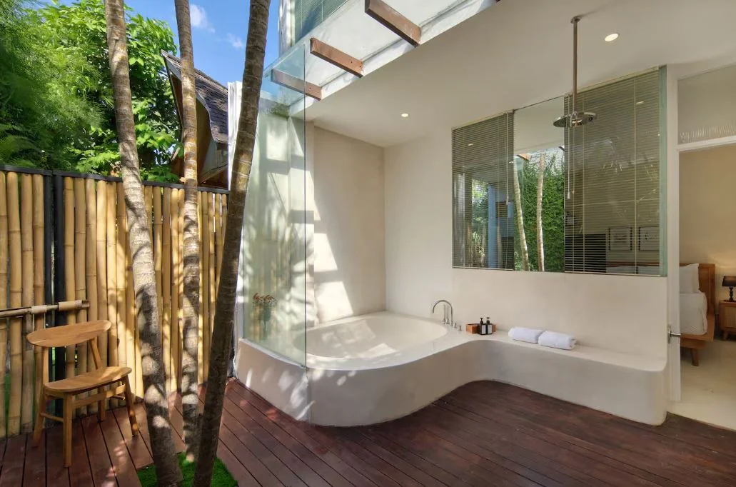 Canggu Villa with 6–7 Bedrooms Near Batu Bolong Beach — image 16