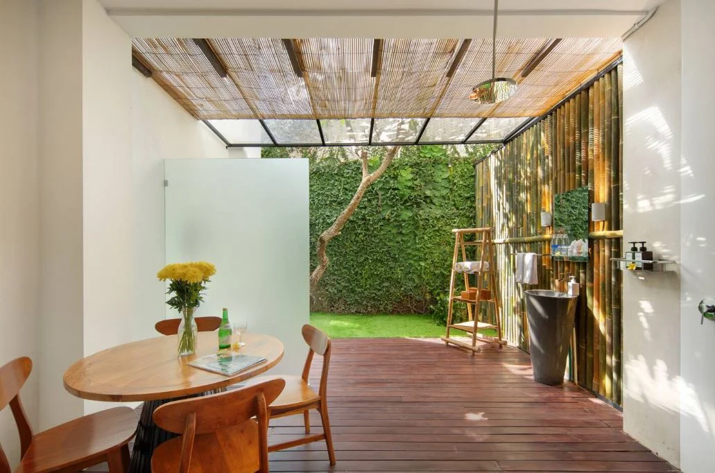 Canggu Villa with 6–7 Bedrooms Near Batu Bolong Beach — image 15