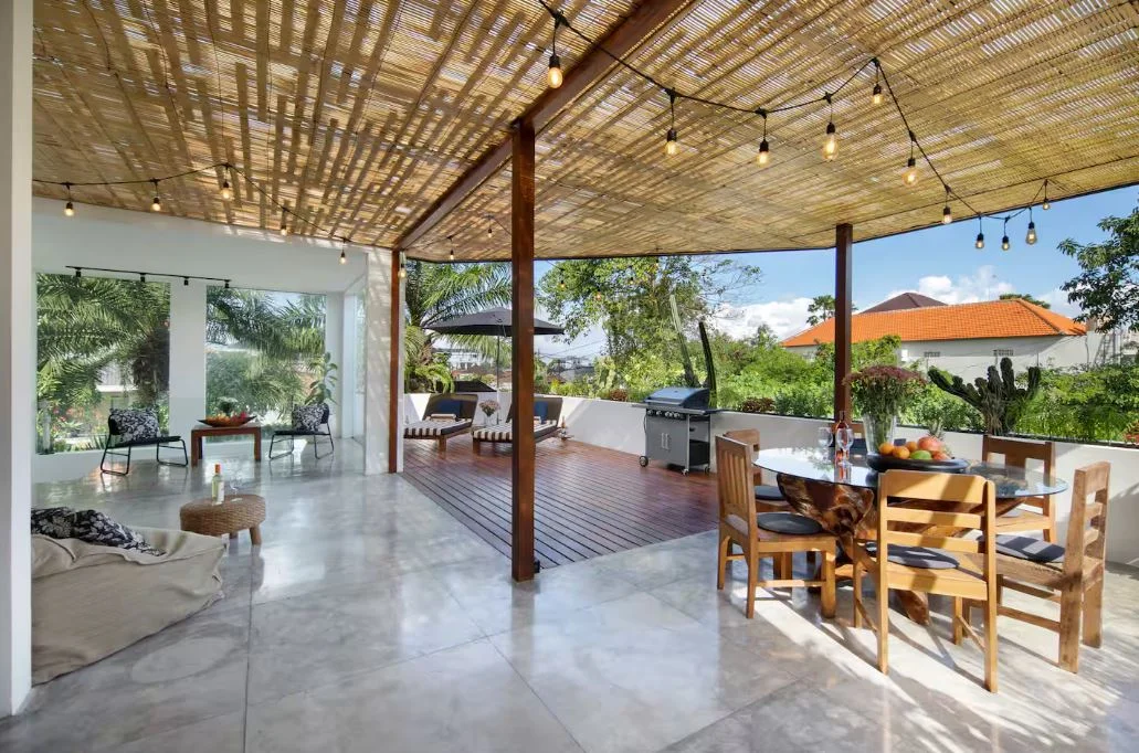 Canggu Villa with 6–7 Bedrooms Near Batu Bolong Beach — image 12