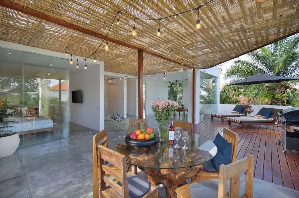 Canggu Villa with 6–7 Bedrooms Near Batu Bolong Beach — image 10