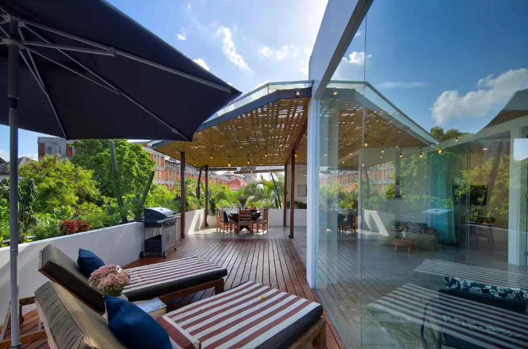 Canggu Villa with 6–7 Bedrooms Near Batu Bolong Beach — image 9