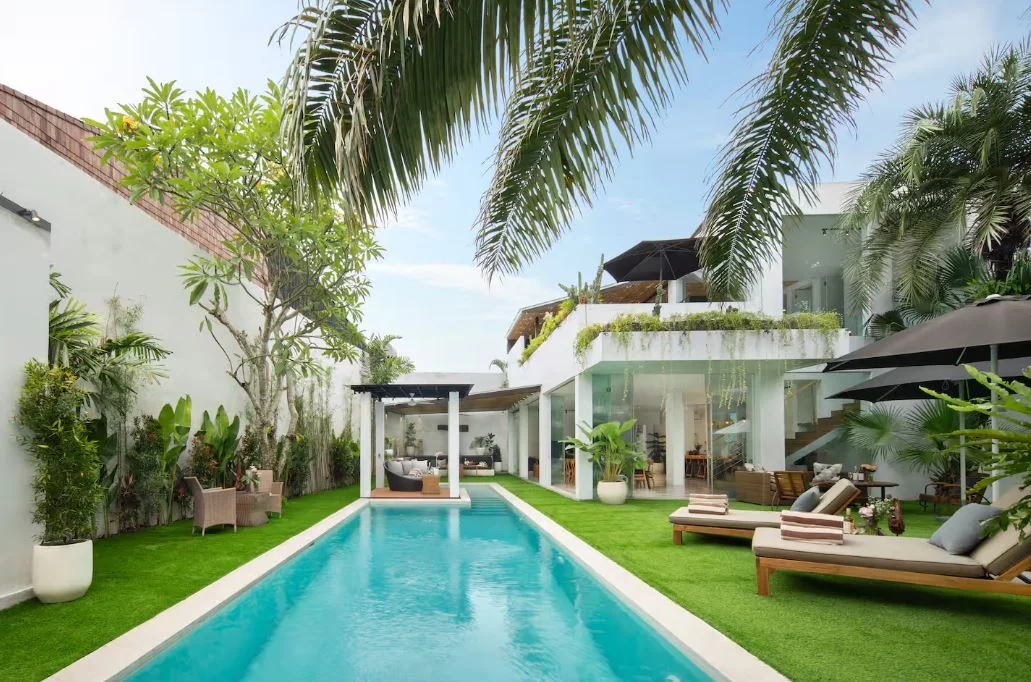 Canggu Villa with 6–7 Bedrooms Near Batu Bolong Beach — image 3