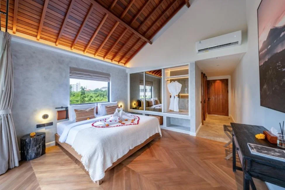 4BR Industrial Chic Tropical Villa with Private Pool in Seminyak — image 8