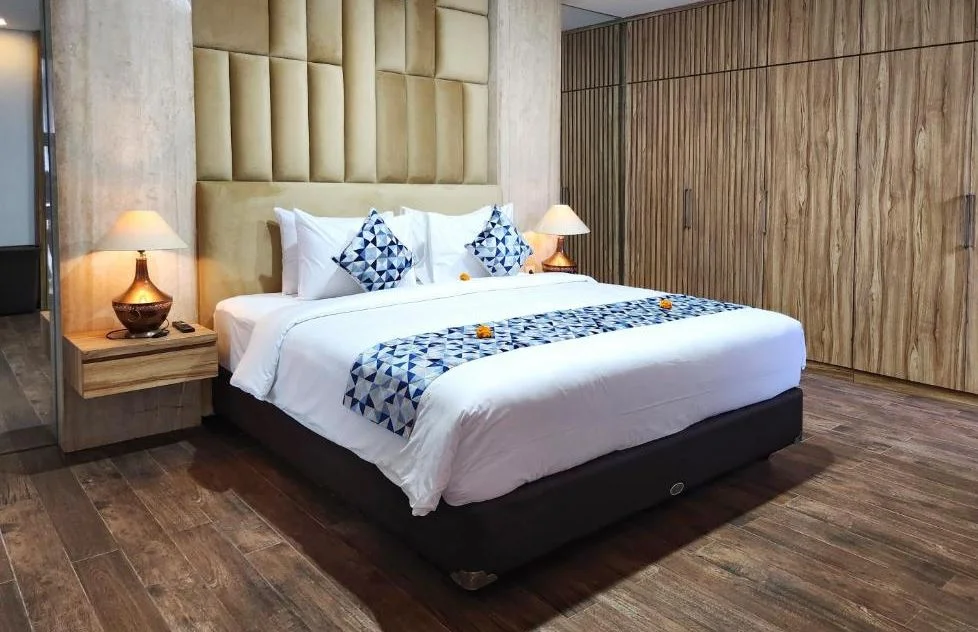 3BR Modern Tropical Villa with Private Pool in Seminyak — image 18