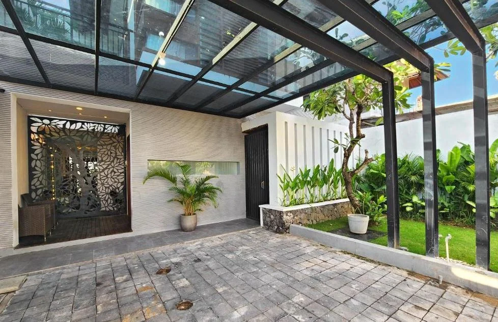 3BR Modern Tropical Villa with Private Pool in Seminyak — image 19