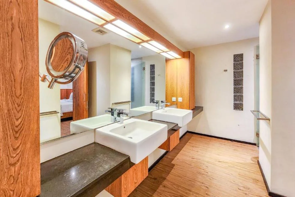 5BR Luxury Villa with Private Pool & Garden View in Canggu — image 15