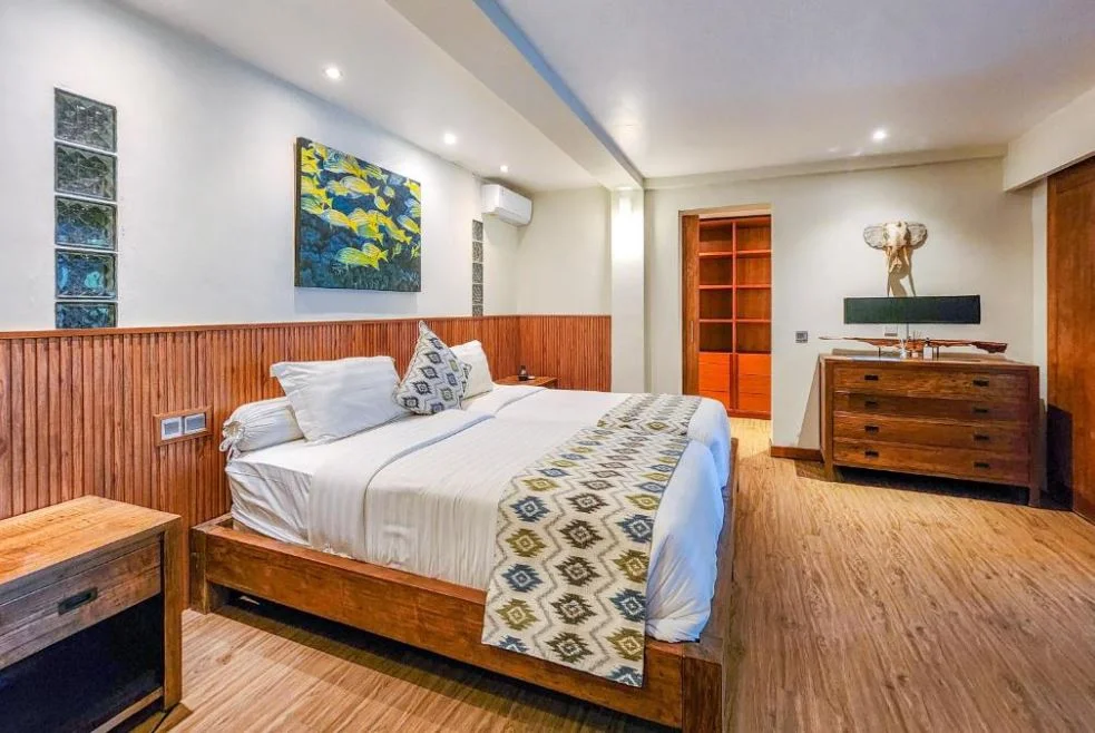 5BR Luxury Villa with Private Pool & Garden View in Canggu — image 13