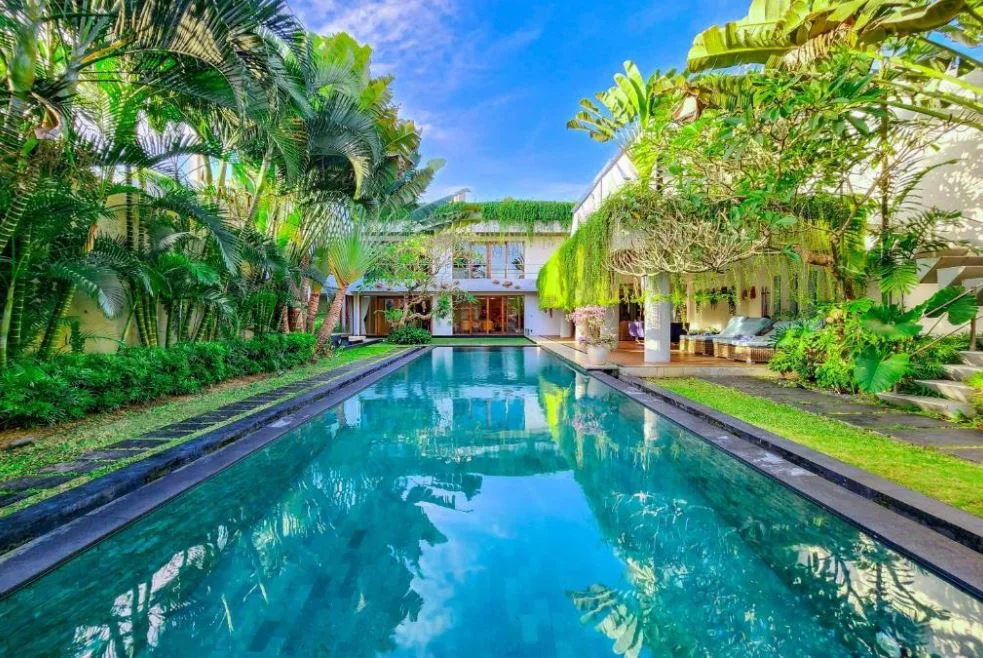 5BR Luxury Villa with Private Pool & Garden View in Canggu — image 9
