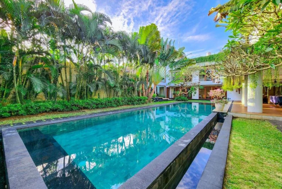 5BR Luxury Villa with Private Pool & Garden View in Canggu — image 3