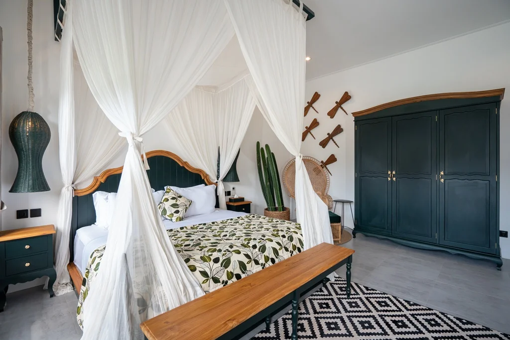 4BR Luxury Tropical Villa with Private Pool in Berawa, Canggu — image 18