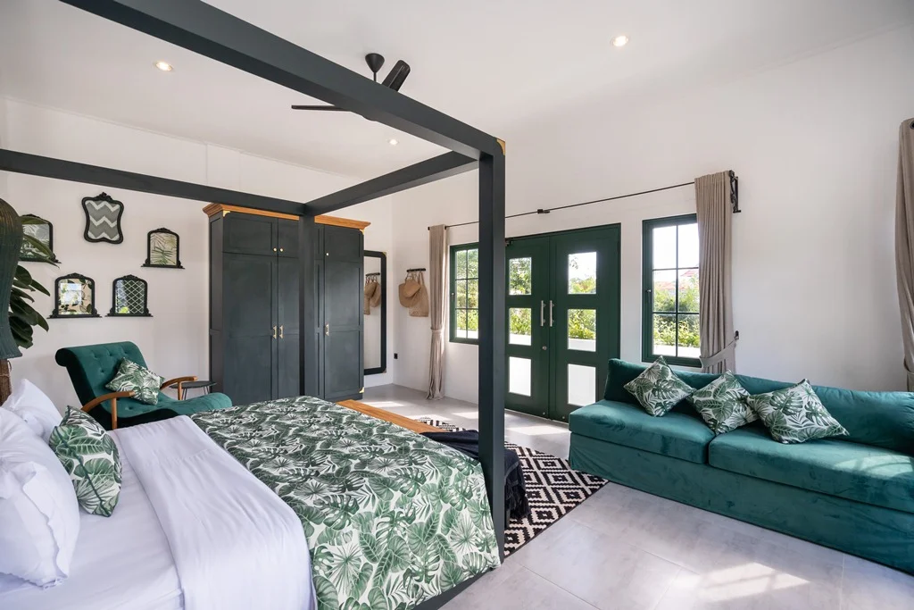 4BR Luxury Tropical Villa with Private Pool in Berawa, Canggu — image 11
