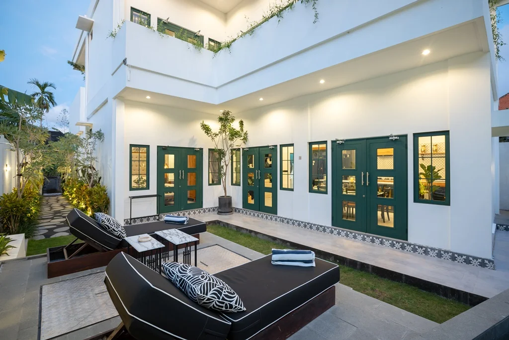 4BR Luxury Tropical Villa with Private Pool in Berawa, Canggu — image 6