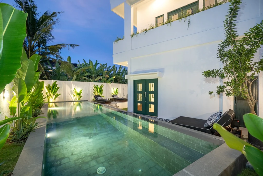 4BR Luxury Tropical Villa with Private Pool in Berawa, Canggu — image 4