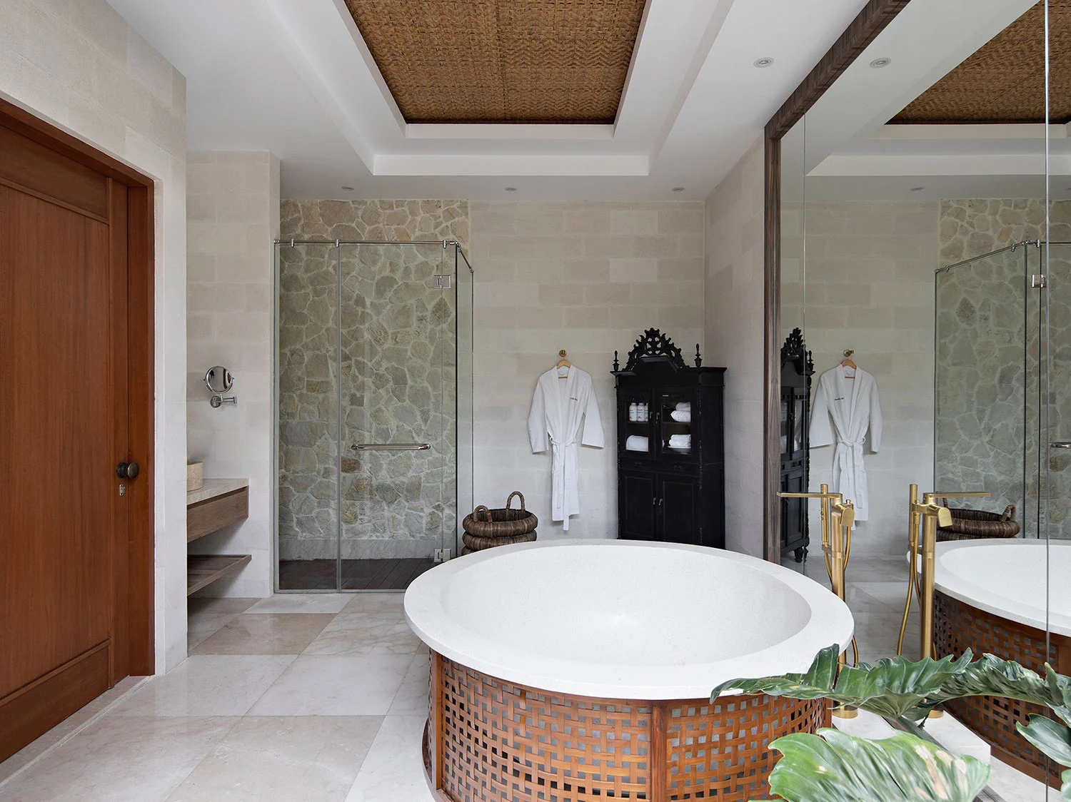 5BR Luxury Modern Villa with Rice Field View in Canggu — image 8