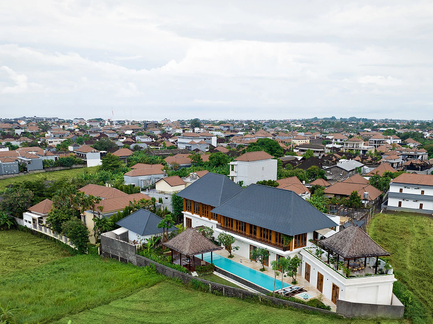 5BR Luxury Modern Villa with Rice Field View in Canggu — image 3